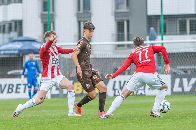 与曼城的中 与曼城的中